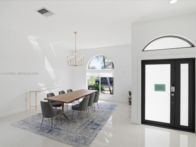 Дом в аренду по адресу 14205 NW 21st St - фото 7521860