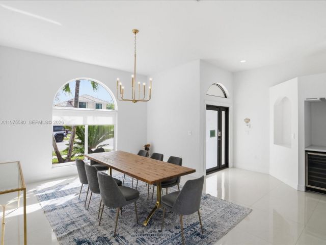 Дом в аренду по адресу 14205 NW 21st St - фото 7521861