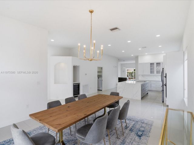 Дом в аренду по адресу 14205 NW 21st St - фото 7521862