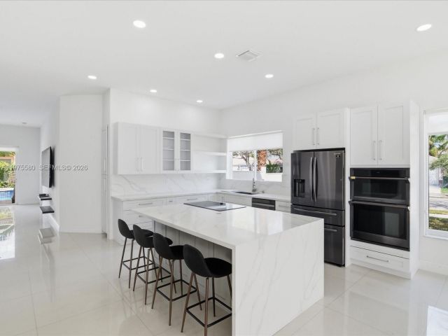 Дом в аренду по адресу 14205 NW 21st St - фото 7521864