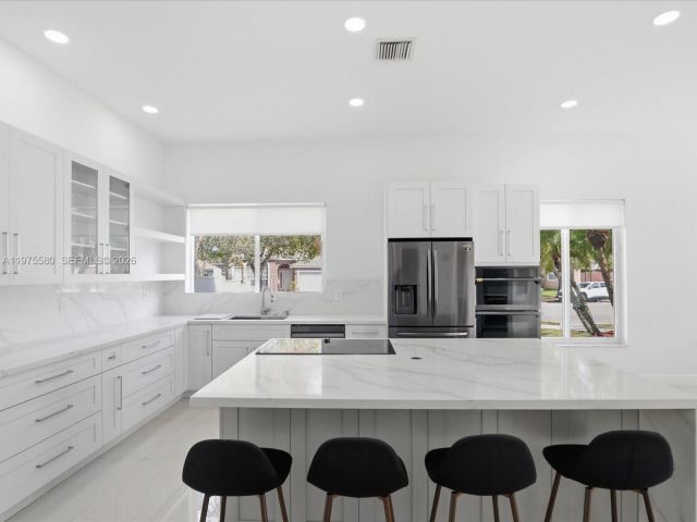 Дом в аренду по адресу 14205 NW 21st St - фото 7521865