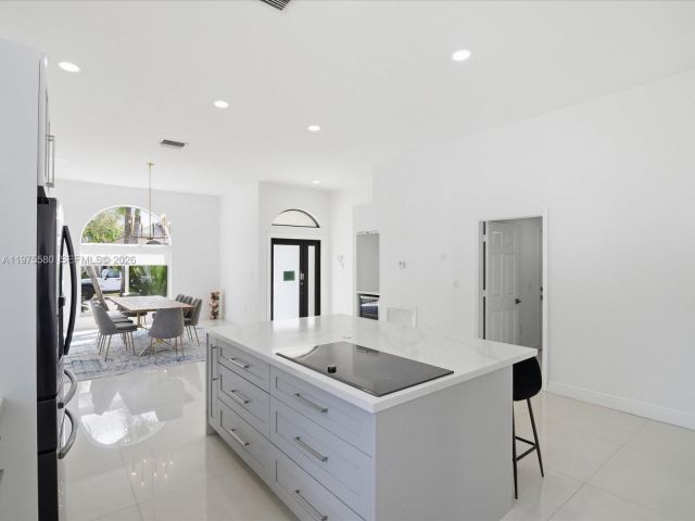 Дом в аренду по адресу 14205 NW 21st St - фото 7521867