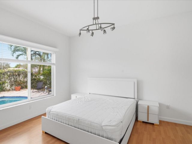 Дом в аренду по адресу 14205 NW 21st St - фото 7521868