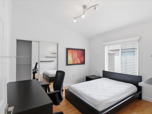 Дом в аренду по адресу 14205 NW 21st St - фото 7521874