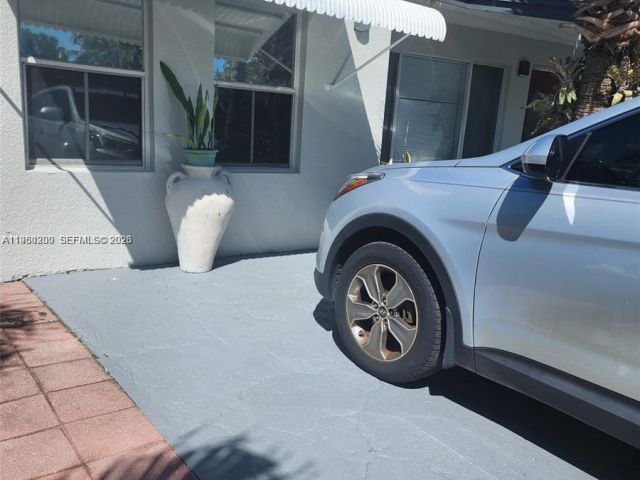 Дом в аренду по адресу 1561 NE 29th St - фото 7478430