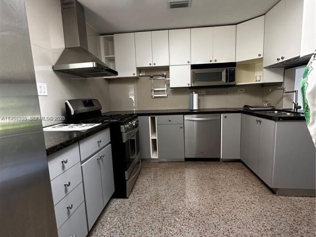 Дом в аренду по адресу 1561 NE 29th St - фото 7478432