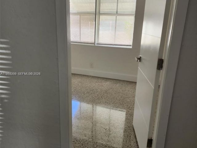 Дом в аренду по адресу 1561 NE 29th St - фото 7478434