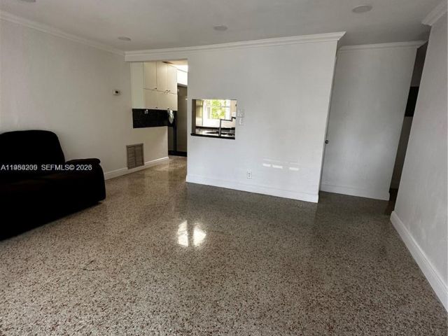 Дом в аренду по адресу 1561 NE 29th St - фото 7478436