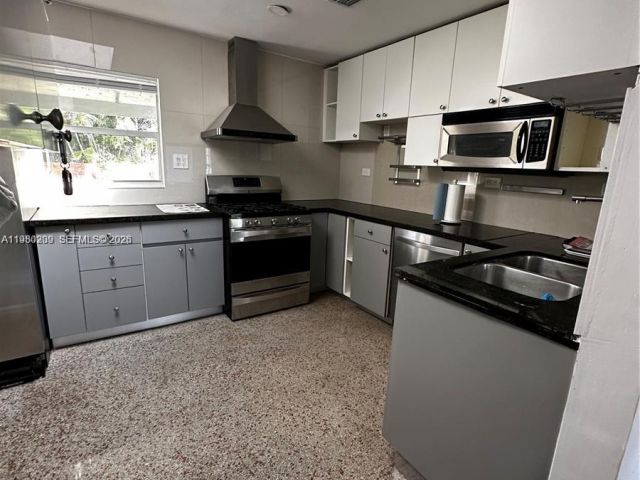 Дом в аренду по адресу 1561 NE 29th St - фото 7478437