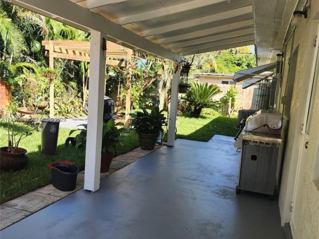 Дом в аренду по адресу 1561 NE 29th St - фото 7478441