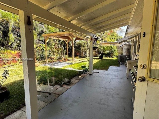 Дом в аренду по адресу 1561 NE 29th St - фото 7478443