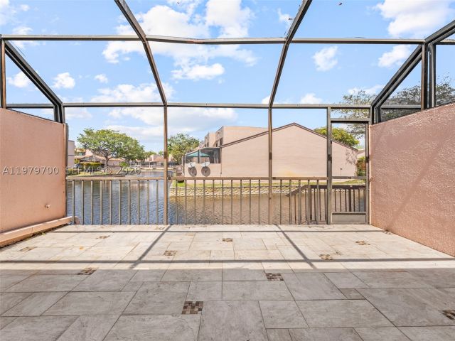Продажа дома по адресу 12259 NW 11th St - фото 8241811