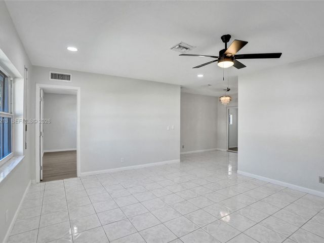 Дом в аренду по адресу 2621 SW Natura Ave - фото 7450531