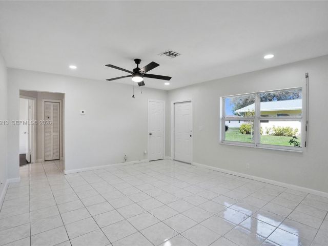 Дом в аренду по адресу 2621 SW Natura Ave - фото 7450533