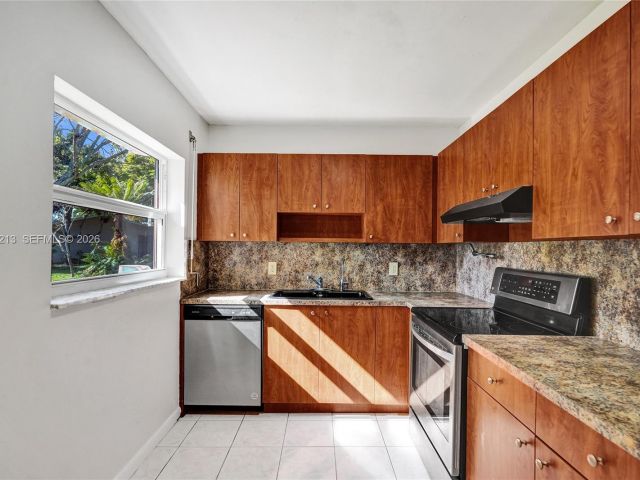 Дом в аренду по адресу 2621 SW Natura Ave - фото 7450540