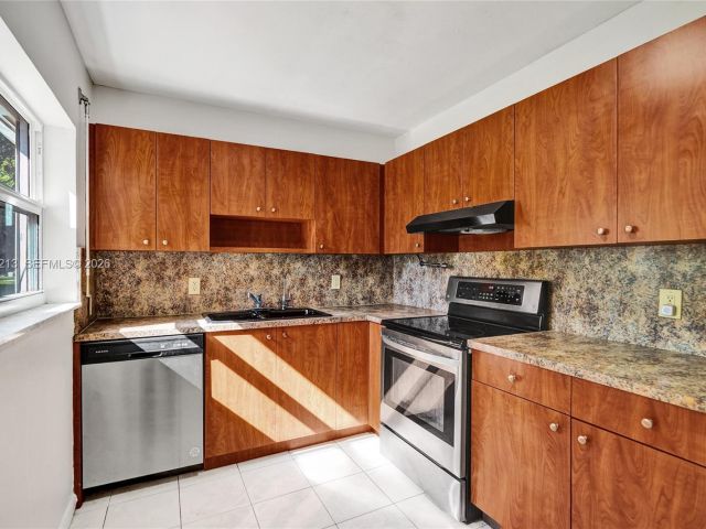 Дом в аренду по адресу 2621 SW Natura Ave - фото 7450541