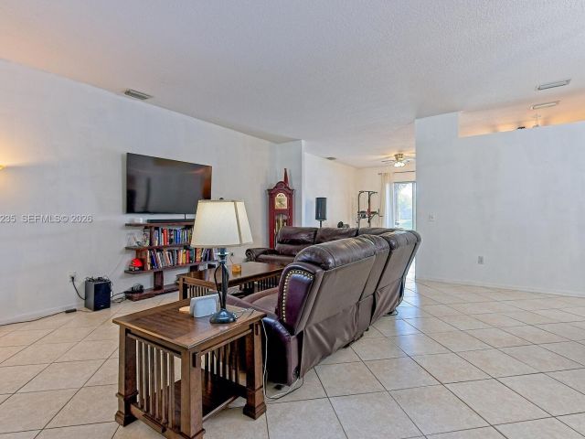 Продажа дома по адресу 1921 SE 16 Ave - фото 7458968