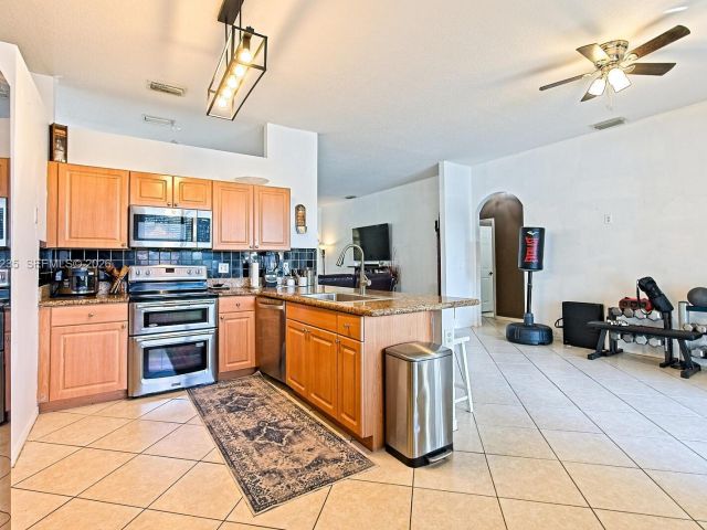 Продажа дома по адресу 1921 SE 16 Ave - фото 7458974