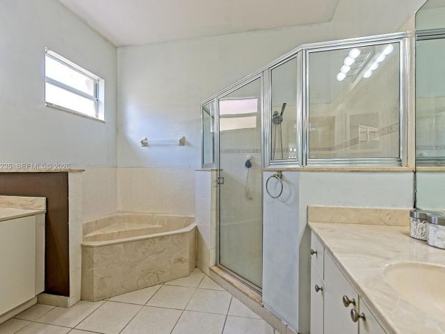 Продажа дома по адресу 1921 SE 16 Ave - фото 7458977