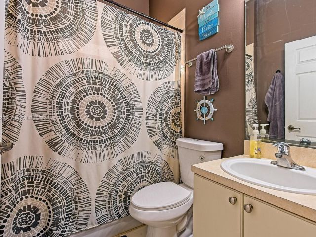 Продажа дома по адресу 1921 SE 16 Ave - фото 7458984