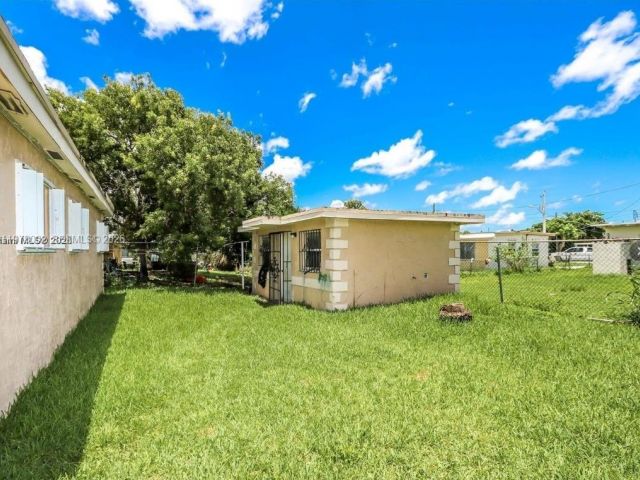 Продажа дома по адресу 725 SW 12th Ave - фото 7459820