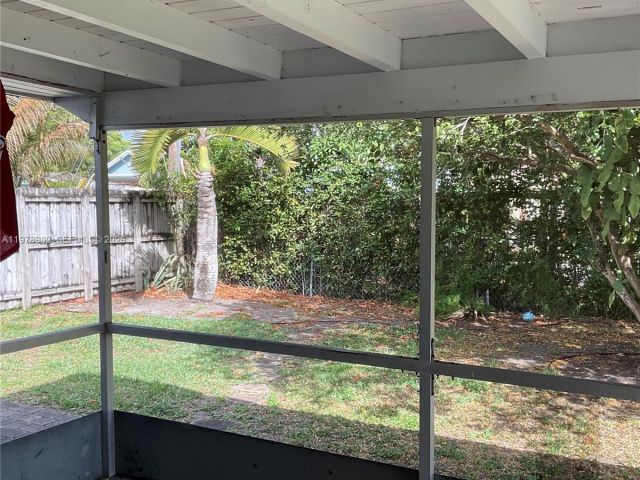 Дом в аренду по адресу 9469 SW 53rd St 9469 - фото 7450790