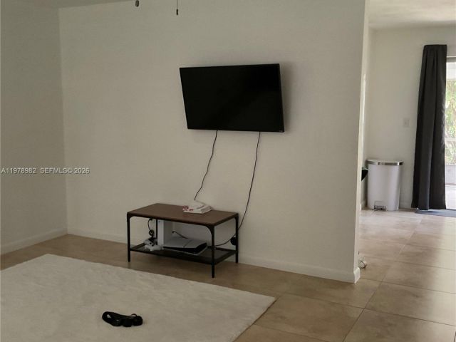 Дом в аренду по адресу 9469 SW 53rd St 9469 - фото 7450791