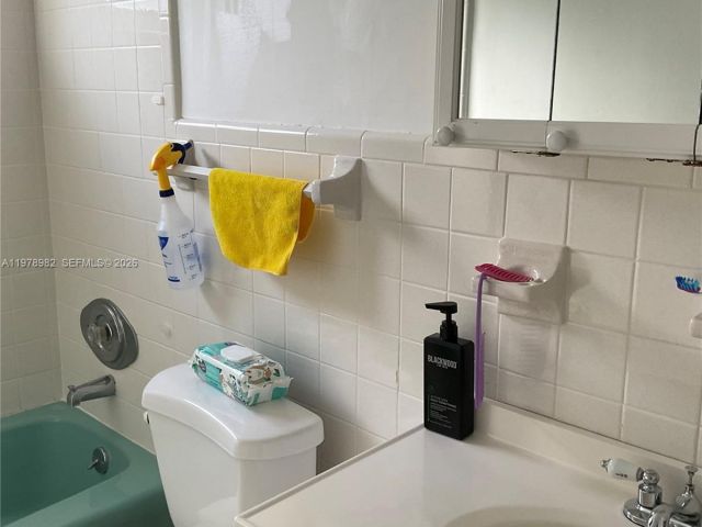 Дом в аренду по адресу 9469 SW 53rd St 9469 - фото 7450795