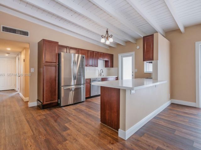 Дом в аренду по адресу 3137 SW 15th St - фото 7482848