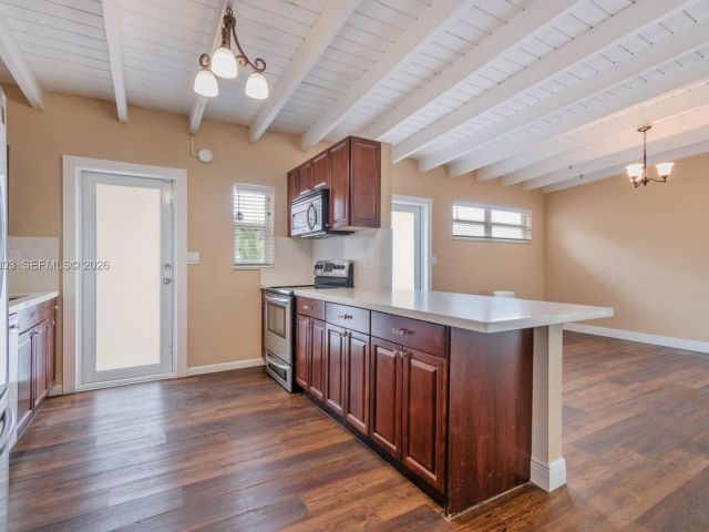 Дом в аренду по адресу 3137 SW 15th St - фото 7482849