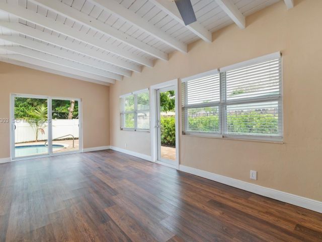 Дом в аренду по адресу 3137 SW 15th St - фото 7482855