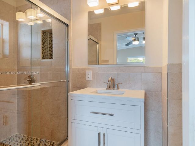 Дом в аренду по адресу 3137 SW 15th St - фото 7482859