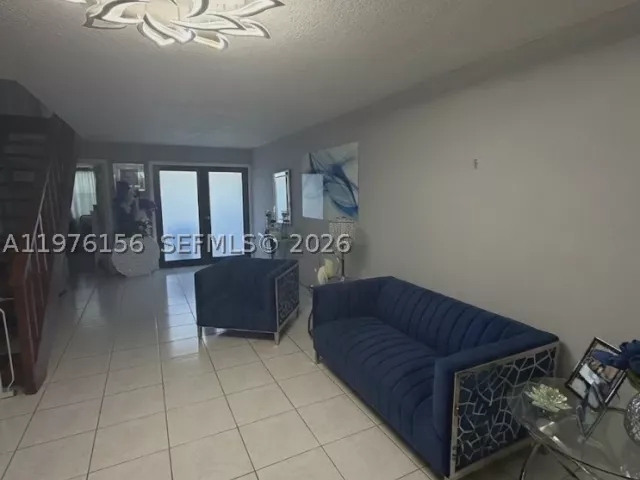 Продажа дома по адресу 8408 NW 8th St 8408 - фото 8879297