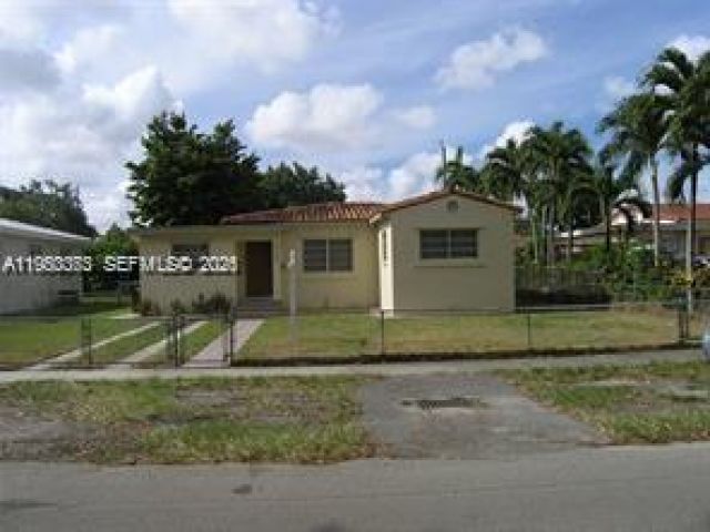 Дом в аренду по адресу 6261 NW 40th St - фото 7487349