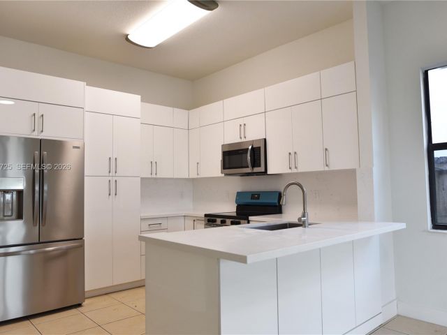 Продажа дома по адресу 3771 SE 5th Ct - фото 7459845