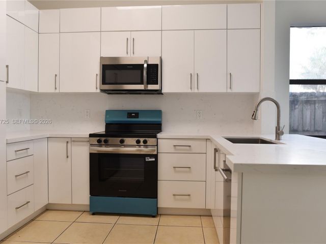 Продажа дома по адресу 3771 SE 5th Ct - фото 7459846