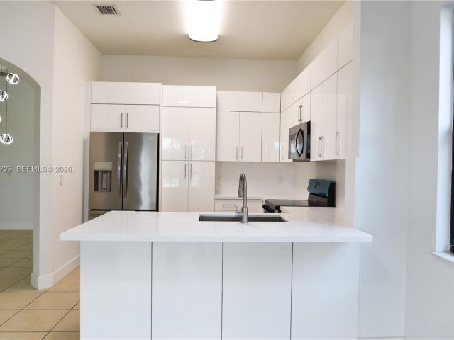 Продажа дома по адресу 3771 SE 5th Ct - фото 7459847