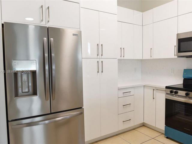 Продажа дома по адресу 3771 SE 5th Ct - фото 7459848