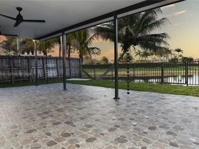 Продажа дома по адресу 3771 SE 5th Ct - фото 7459849