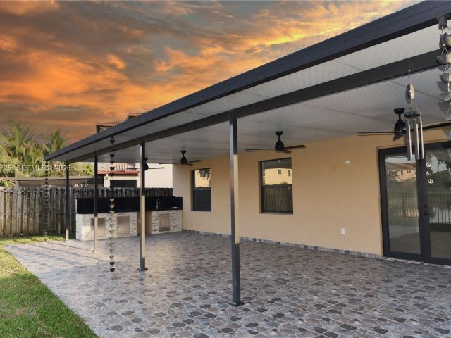 Продажа дома по адресу 3771 SE 5th Ct - фото 7459850