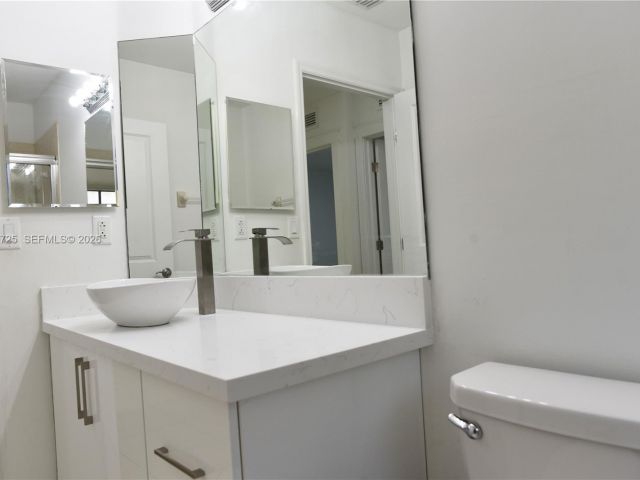 Продажа дома по адресу 3771 SE 5th Ct - фото 7459859