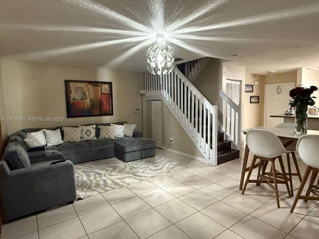 Дом в аренду по адресу 20875 NW 4th St - фото 7454722