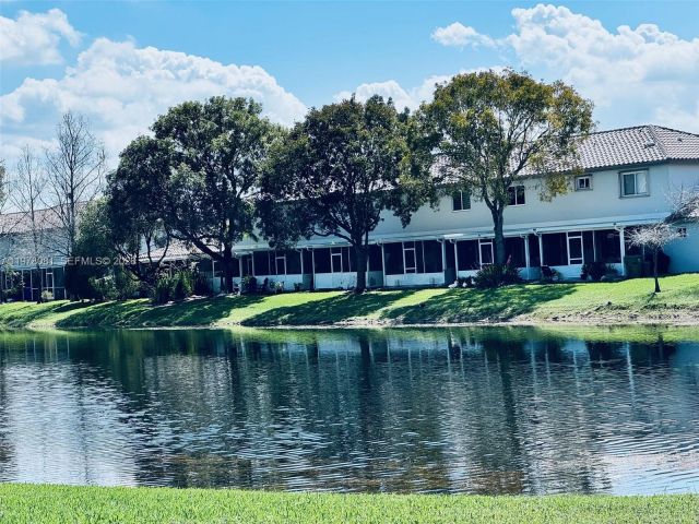 Дом в аренду по адресу 20875 NW 4th St - фото 7454728