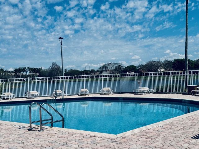 Дом в аренду по адресу 20875 NW 4th St - фото 7454731