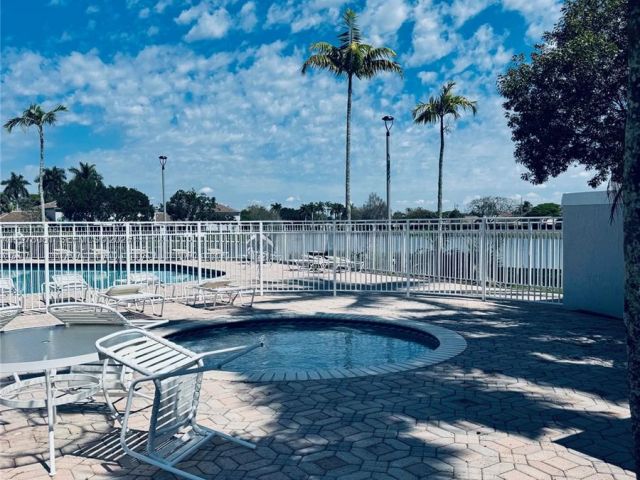 Дом в аренду по адресу 20875 NW 4th St - фото 7454732