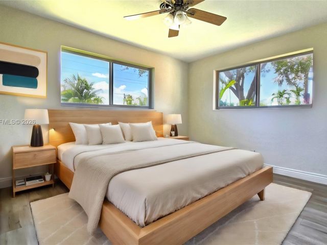 Дом в аренду по адресу 909 SW 9th Ave - фото 7453273