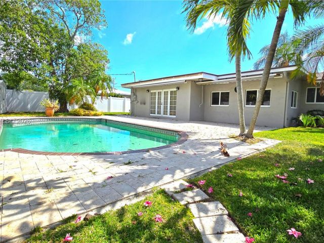 Дом в аренду по адресу 909 SW 9th Ave - фото 7453282