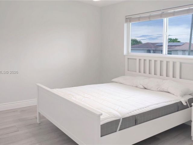 Дом в аренду по адресу 909 SW 9th Ave - фото 7453284