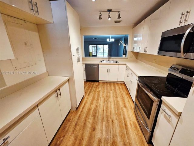 Дом в аренду по адресу 3950 ESTEPONA AVE 6-D-6 - фото 7484959