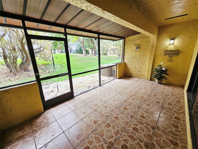 Дом в аренду по адресу 3950 ESTEPONA AVE 6-D-6 - фото 7484963